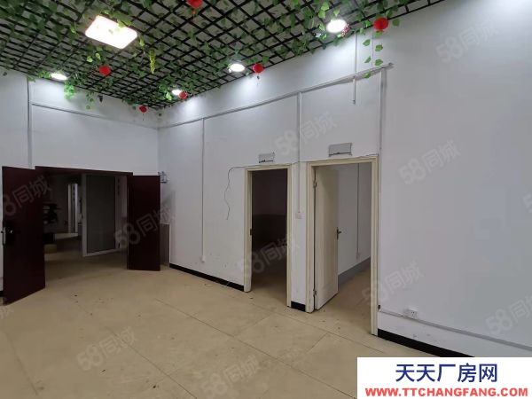 長沙市岳麓區芯城科技園旁1樓，倉庫和廠房層高5.2米100多平可定制直租