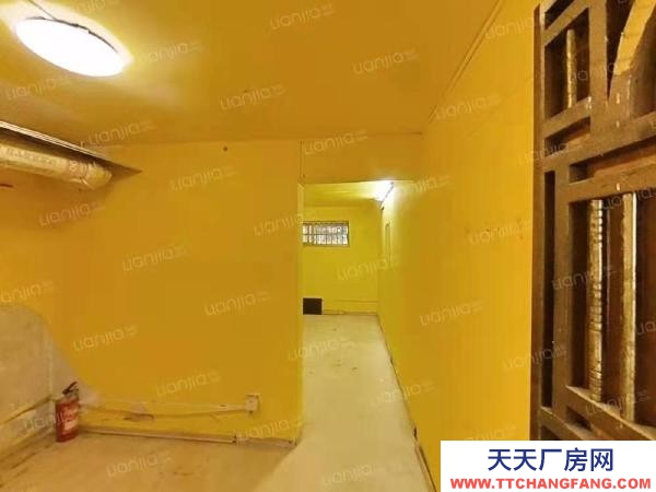 南京市鼓樓區(qū)有窗戶，通風(fēng)好半地下室