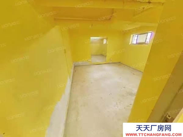 南京市鼓樓區(qū)有窗戶，通風(fēng)好半地下室