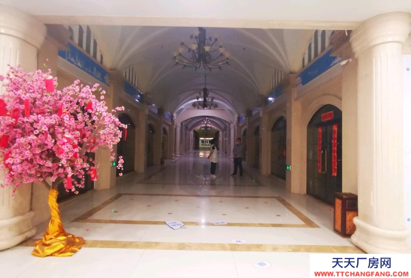 青島市北遼寧路旁，交通方便