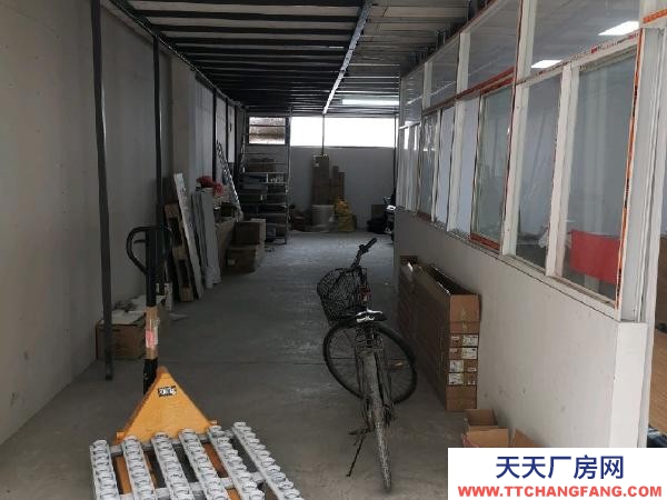 南京市雨花臺區層高5.5米，搭有標準2層樓板，實際使用面積約200多平米。