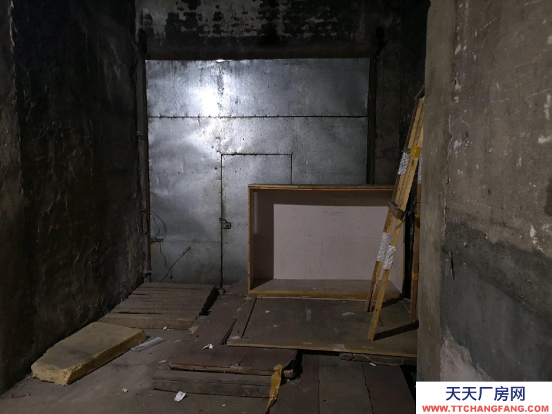 (出租) 地理位置優越，離五愛市場很近，可辦公，可倉儲。