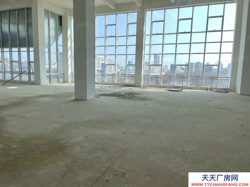 青島李滄準(zhǔn)現(xiàn)房 2400平獨棟廠房 低總價 層高9米 可按揭