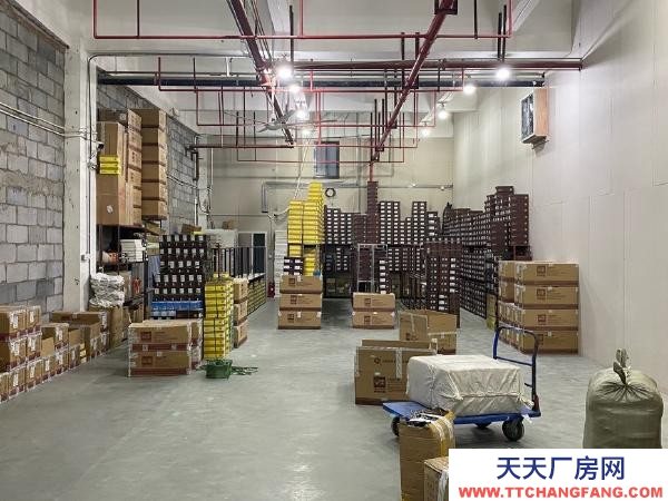 南京市建鄴區(qū)雙地鐵雙物流的電商園小倉庫