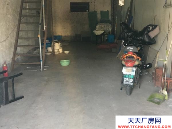 南京市建鄴區交通便利，門口停車方便。