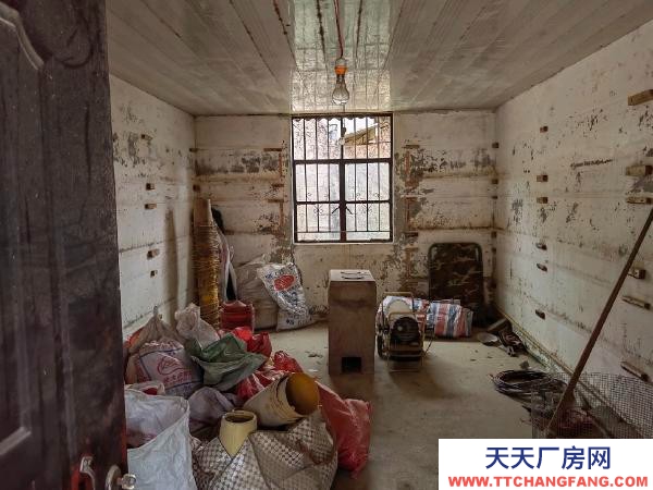 (出租) 交通方便，環境好，廠房內有員工宿舍，廚房