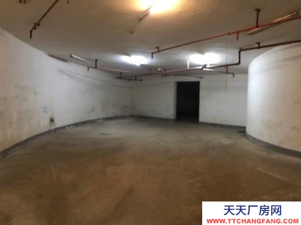 南京市玄武區新世界中心地下停車場倉庫