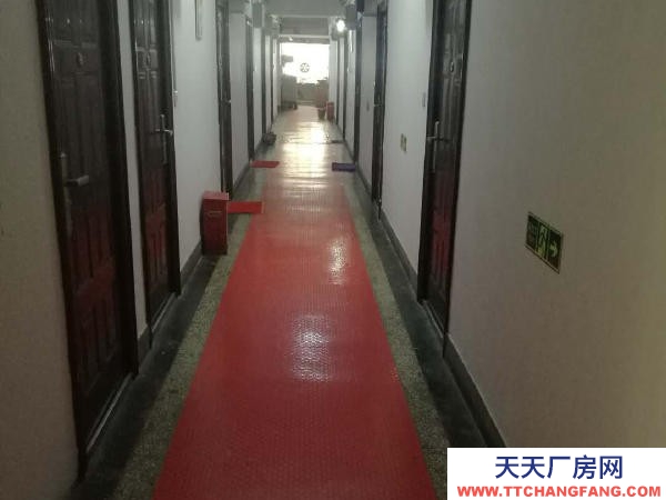 南京市玄武鎖金村新莊國展中心斜對面2樓小倉庫