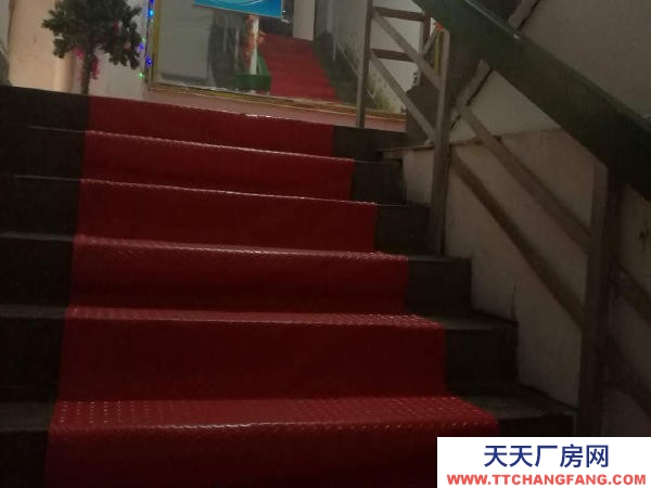 南京市玄武鎖金村新莊國展中心斜對面2樓小倉庫