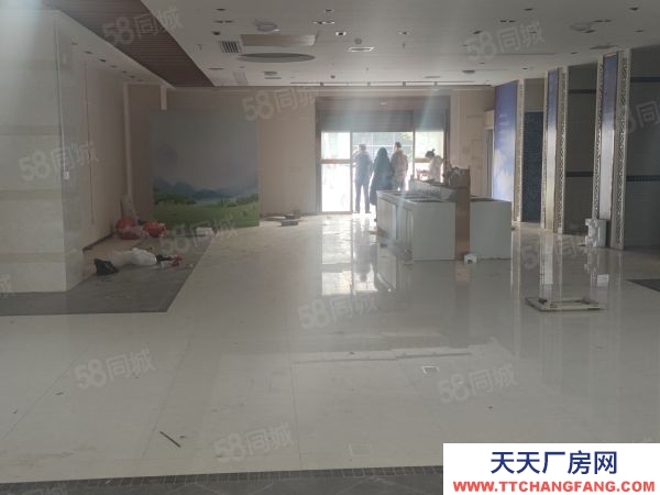 長沙市雨花區經開區一樓260平展示辦公電商一體交通便利