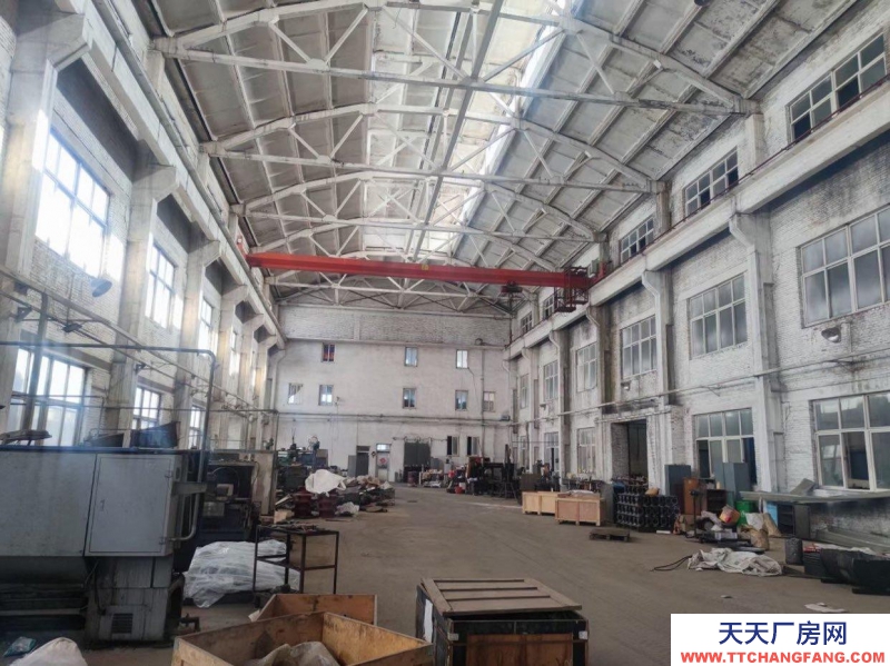 青島李滄?zhèn)}庫配有航吊3臺，帶三層辦公樓?院子1500平