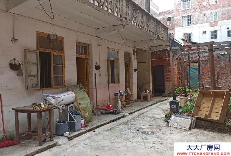 南寧市西鄉(xiāng)塘區(qū)(出租) 相思湖,占地200平,2層整棟2200元每月,可進(jìn)大車