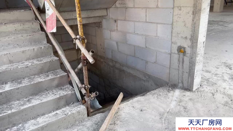 青島 城陽上馬街道高新區(qū) 河?xùn)|路 寫字樓 辦公樓 廠房特價