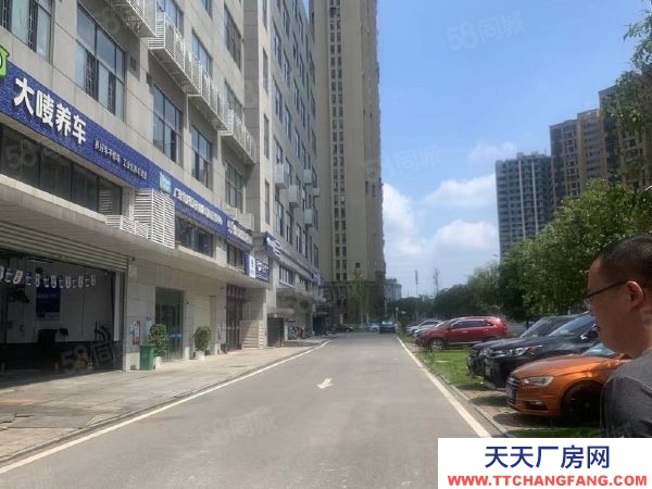 長沙市天心區   南城高性價比 卸貨平臺 物流方便 倉庫地少了一樓 進掛車