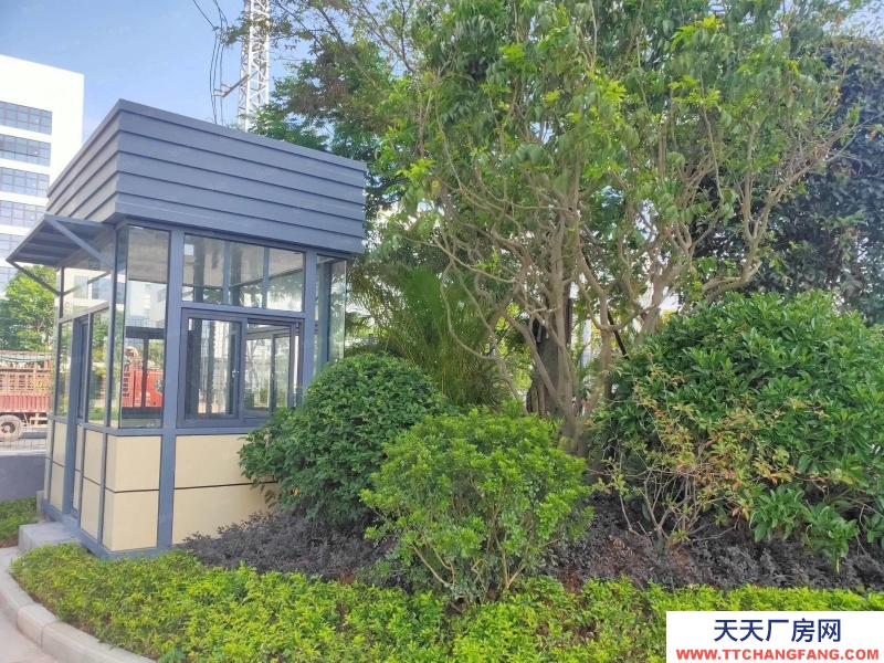 南寧市西鄉塘區項目北側為外環高速，南側是南寧繞城高速，4可覆蓋南寧中心城區，項目周邊有客運站，高鐵站，火車站，交通條件便利。 2.項目總占地約141畝，總規劃38棟標準廠房，銷售面積由1200平米至6