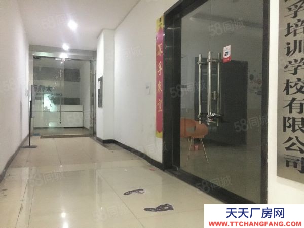 長沙市芙蓉區(qū) 鳳凰大廈630平精裝倉儲辦公一藍色地標150平寫字樓