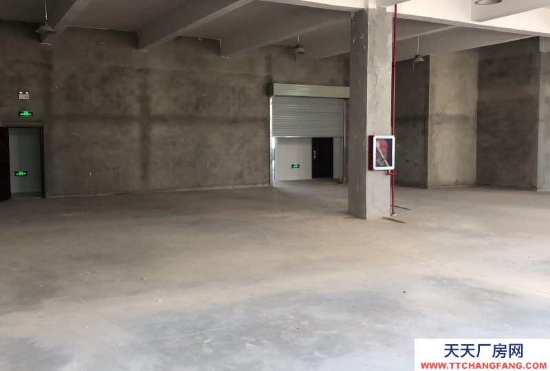 南寧市西鄉塘區(出租) 那安高速路口附近，交通便利，道路寬敞，廠房毗鄰2.5噸貨梯