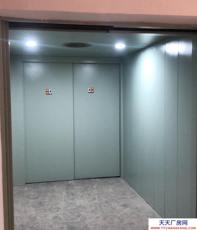 南寧市西鄉塘區(出租) 那安高速路口附近，交通便利，道路寬敞，廠房毗鄰2.5噸貨梯