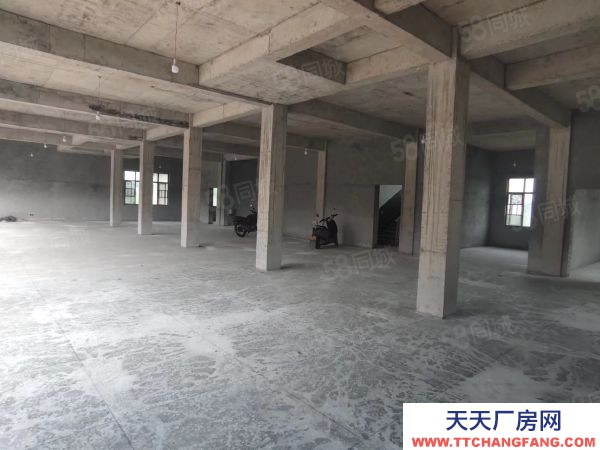 長沙市寧鄉區 離城6公里國道旁868平新房368地坪出租