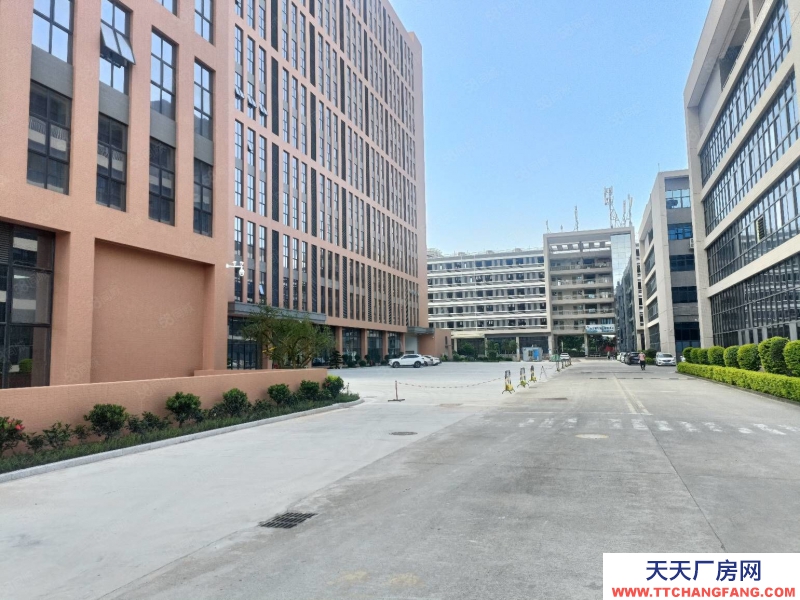 (出租) 東莞黃江新建標(biāo)準(zhǔn)廠房30000平,園區(qū)空地大形象好,好招工高速近