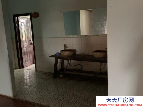 (出租) 道路寬闊，方便停車，環境良好，空曠