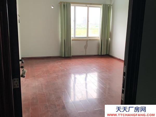 (出租) 道路寬闊，方便停車，環境良好，空曠