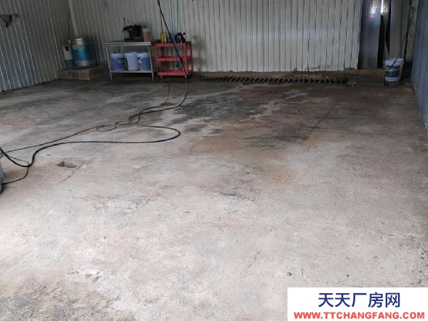 (出租) 臨街門面,倉庫、水電等配套齊全。