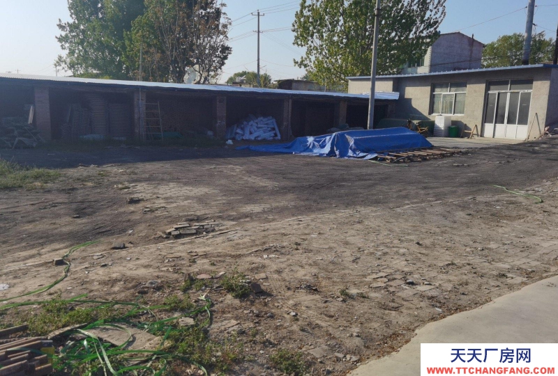 保定 容城 大院帶庫房位于容西附近，交通方便，可進大車