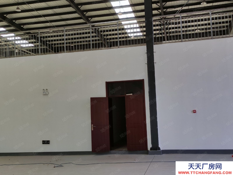 東營(yíng)智能裝備園區(qū) 飛機(jī)場(chǎng)旁 1500平獨(dú)院?jiǎn)我粚訌S房出租