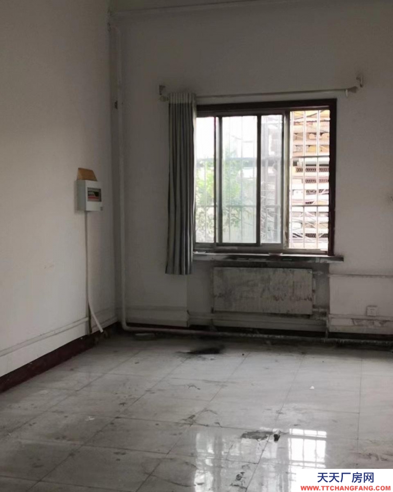 東營北一路嬉水公園路南院內(nèi),400平房庫房帶3間平房