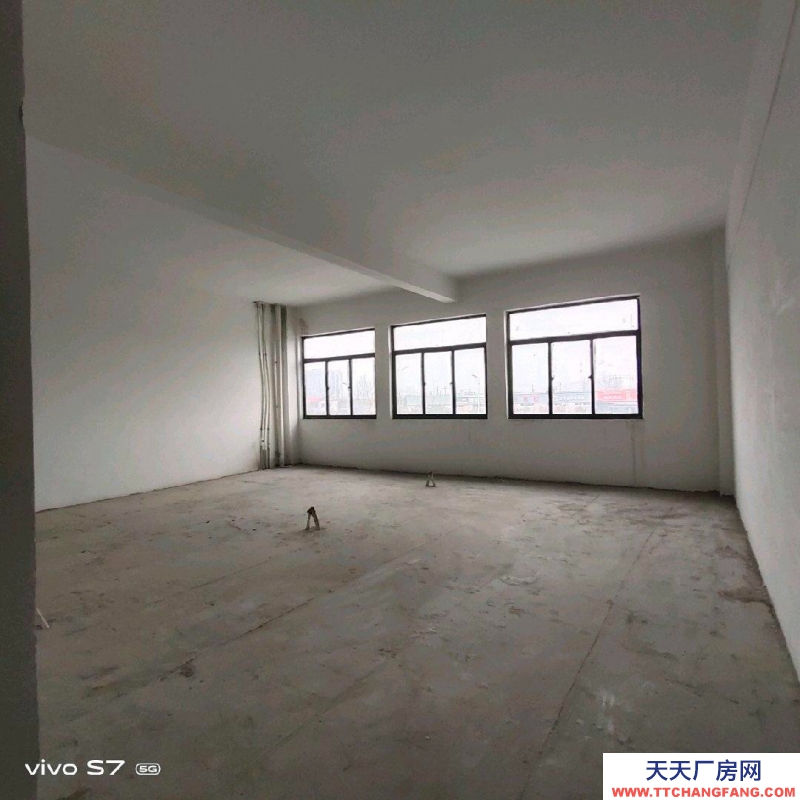 (出租) 阜陽潁東院內(nèi)有冷庫，可停大型車輛，面積85－5000平。