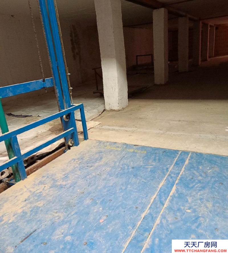 (出租) 阜陽潁東交通方便，吃住方便，工人好找！庫房帶兩個貨梯！