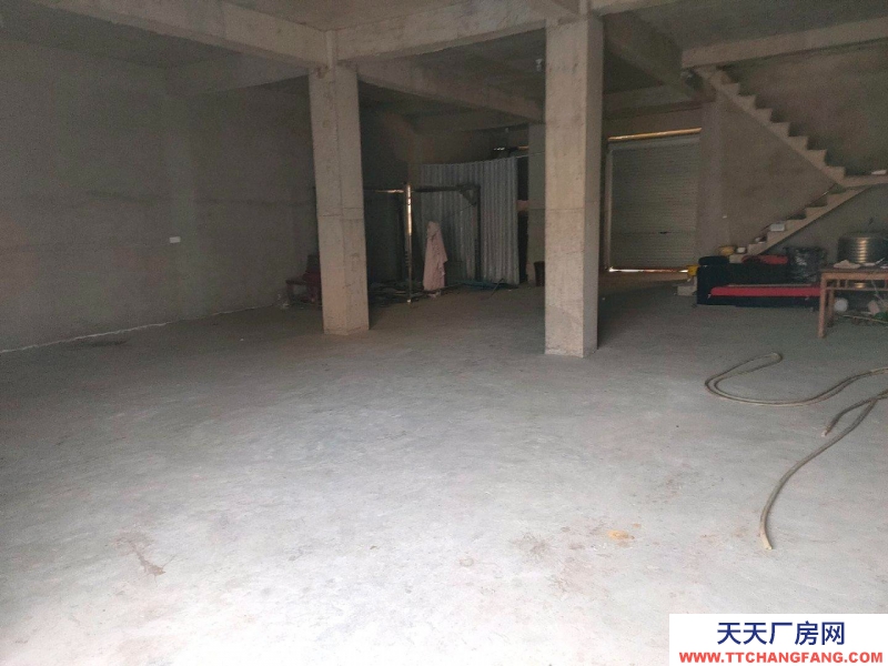 (出租) 阜陽潁上區三層，一，二層八百多平方，三層人，可當倉庫