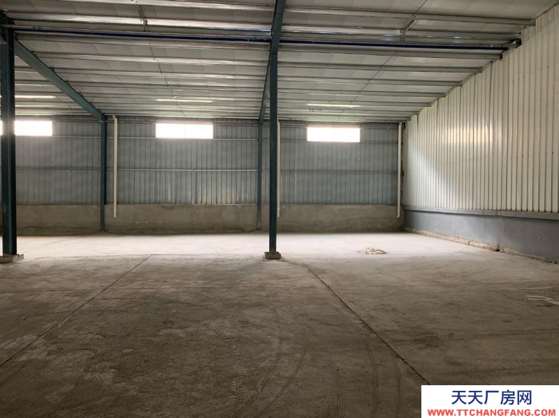 (出租) 阜陽臨泉國標(biāo)工程鋼結(jié)構(gòu)，地坪夠硬，滿載半掛車可直接就開入倉庫內(nèi)。