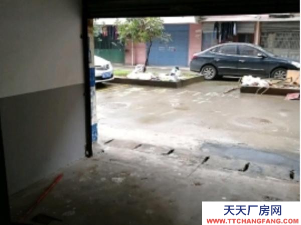 株洲市荷塘區(qū)水電齊帶衛(wèi)生間，面積19平，層高2.8米，可以做倉庫或住人