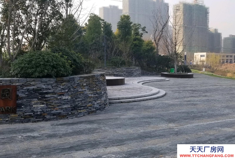 (出售) 阜陽(yáng)潁泉廠房，倉(cāng)庫(kù)急售，價(jià)格好談。環(huán)境好，位置好!轉(zhuǎn)角