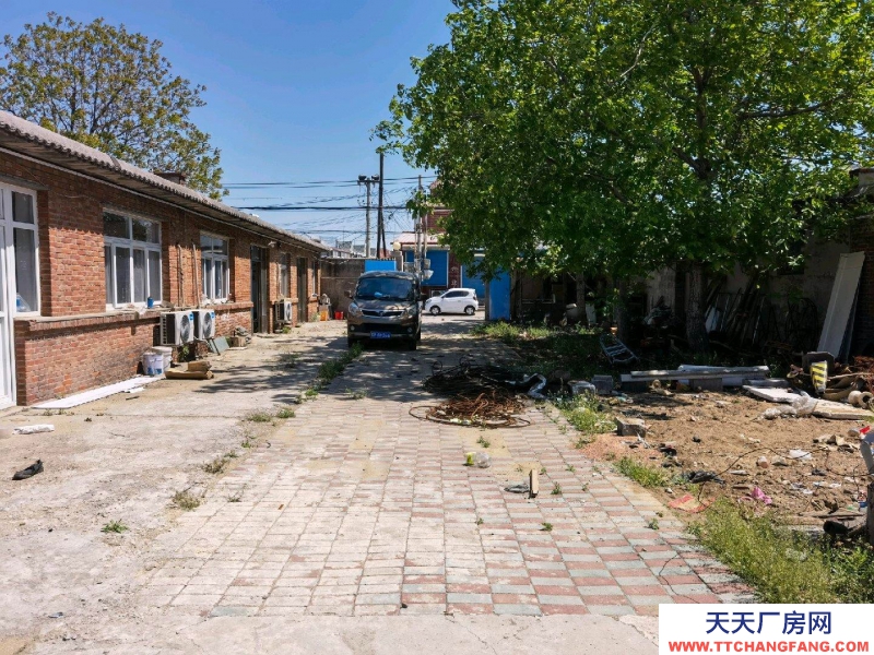 唐山 路北 八間平房，三畝三地大院，宿舍，廚房，餐廳都有。太陽能，空調(diào)