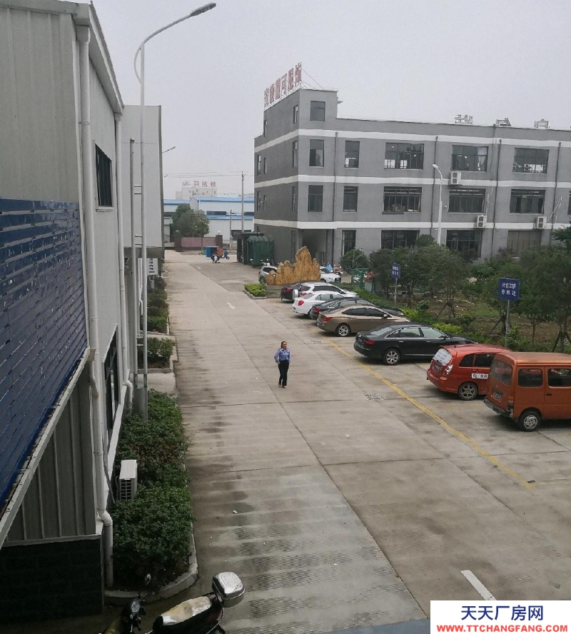 (出租) 安慶桐城位于新車管所附近，一樓1800平，二樓600平精裝修辦公樓