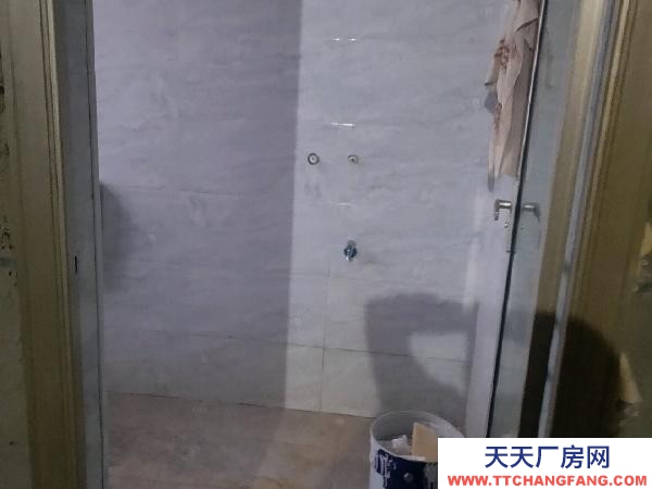 益陽市赫山區300平廠房倉庫出租，二樓有220平住宿