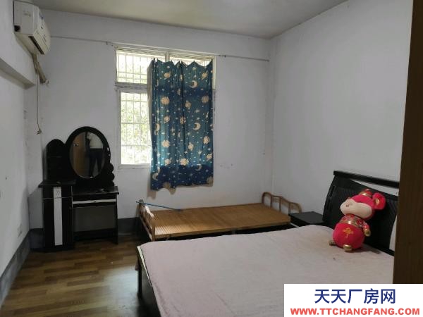 益陽市沅江市房屋上下兩層，樓上兩間住房，樓下可辦公，可當倉庫用