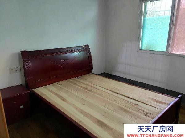 益陽市沅江市房屋上下兩層，樓上兩間住房，樓下可辦公，可當倉庫用