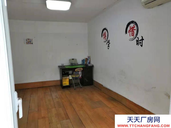 蘇州市滄浪區(qū)勞動路108號象牙新村內(nèi)汽車庫13平米