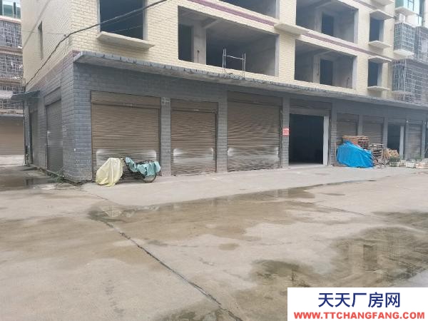 益陽市資陽區楊樹安置小區倉庫出租，停車方便，通風舒適，敞亮。