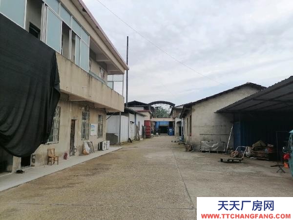 益陽市南縣區廠房靠近沱江，能方便進出大貨車。有上下2層倉庫，帶2套貨梯。