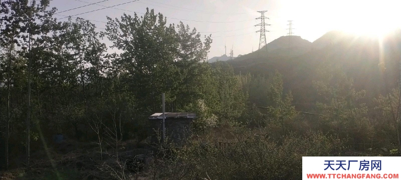 (出租) 以前養羊廠地，100平左右，地方寬闊，水電都有，交通便利。