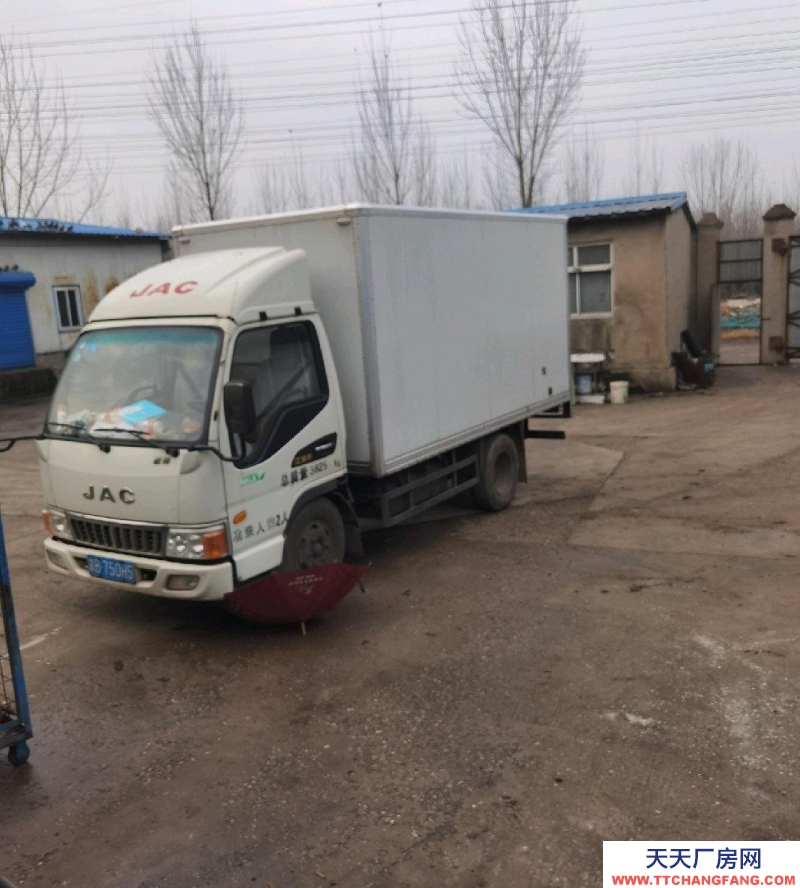 唐山 古治 緊鄰外環南路，交通運輸順暢，有院，能容三輛箱式貨車