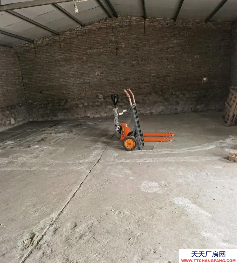 唐山 古治 緊鄰外環南路，交通運輸順暢，有院，能容三輛箱式貨車