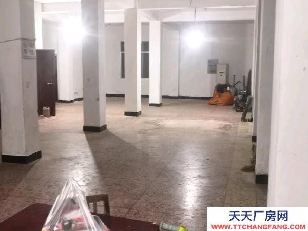 常德市鼎城區地理優越停車方便，樓上可居往，樓下可做倉庫或廠房。