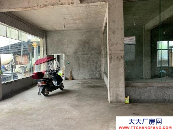 常德市桃源區一樓有283平的倉庫，三樓有283平的住房，大面積停車坪