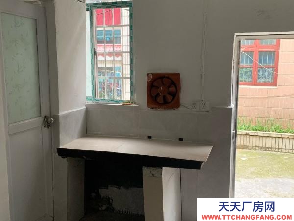 常德市桃源區(qū)自家私房，可做小型倉庫